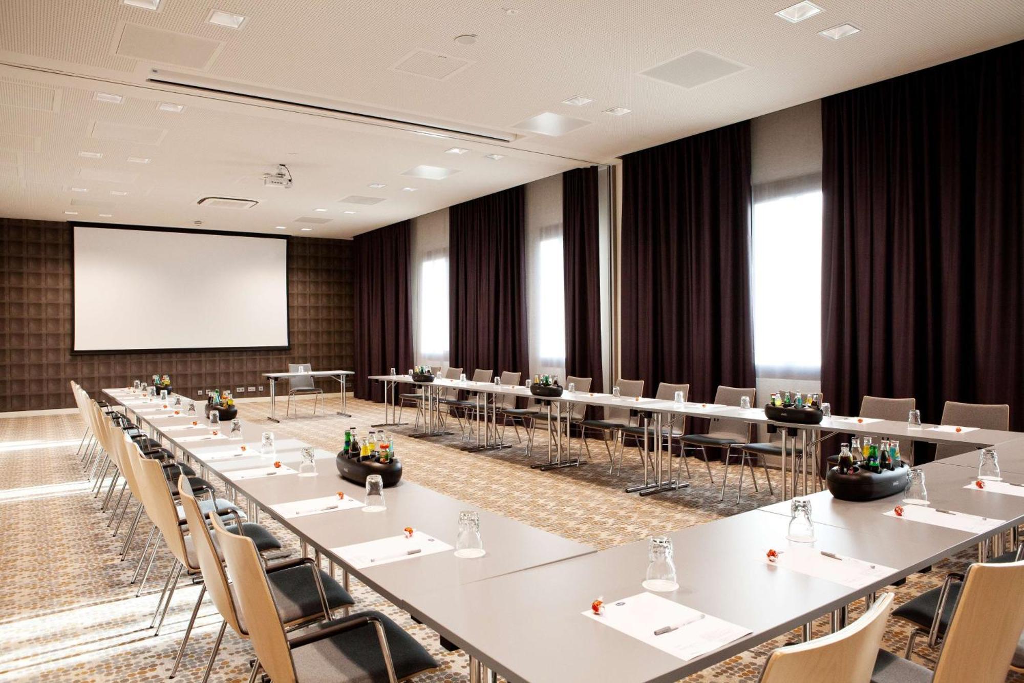 Hampton By Hilton Aachen Tivoli Hotel Bagian luar foto