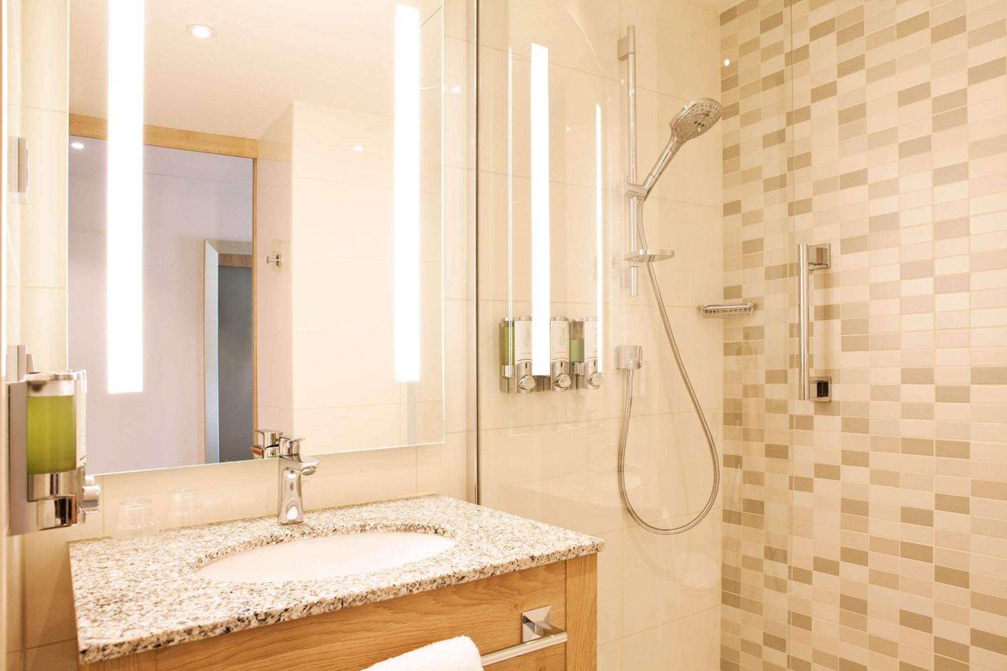 Hampton By Hilton Aachen Tivoli Hotel Bagian luar foto