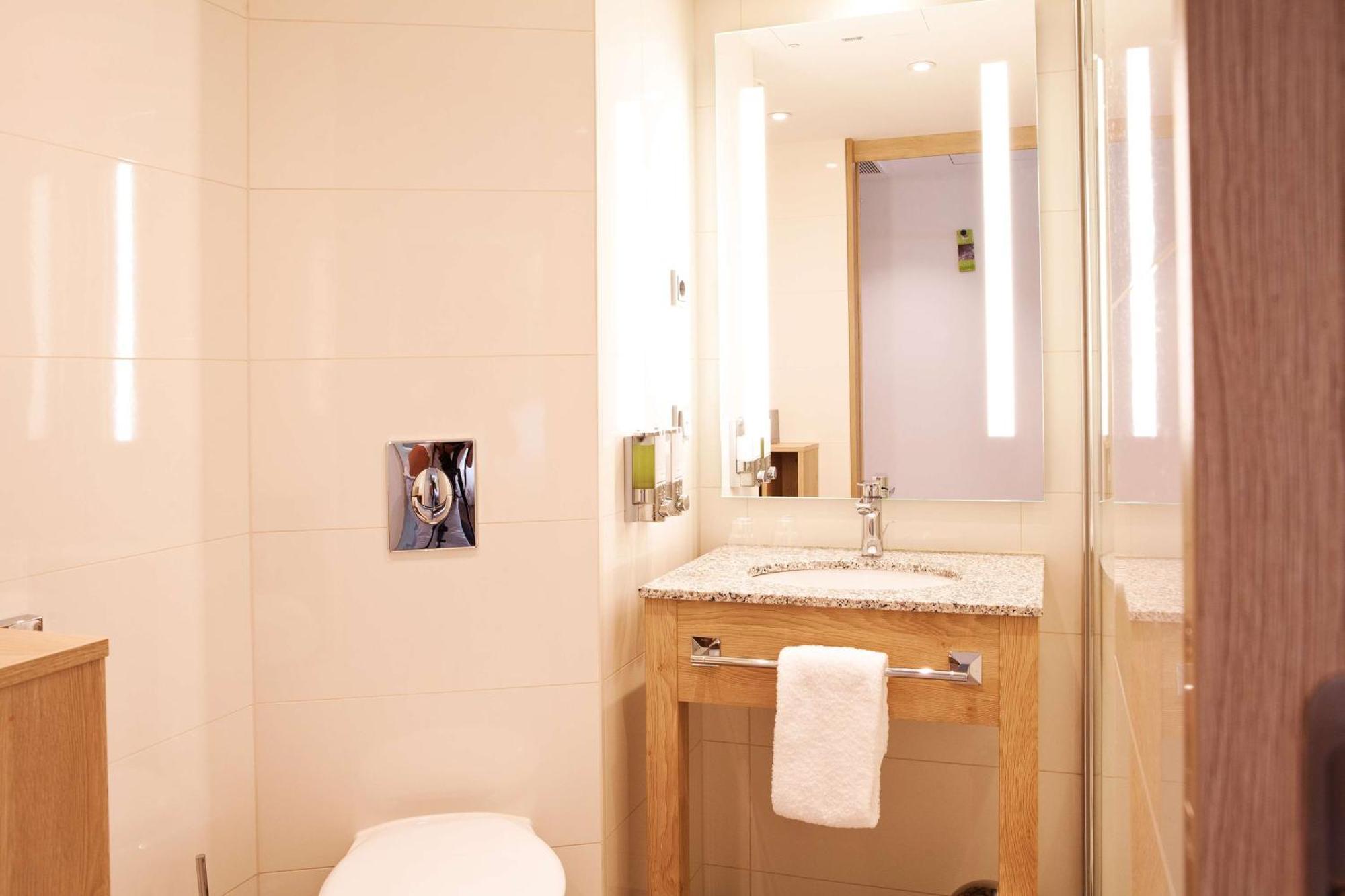 Hampton By Hilton Aachen Tivoli Hotel Bagian luar foto