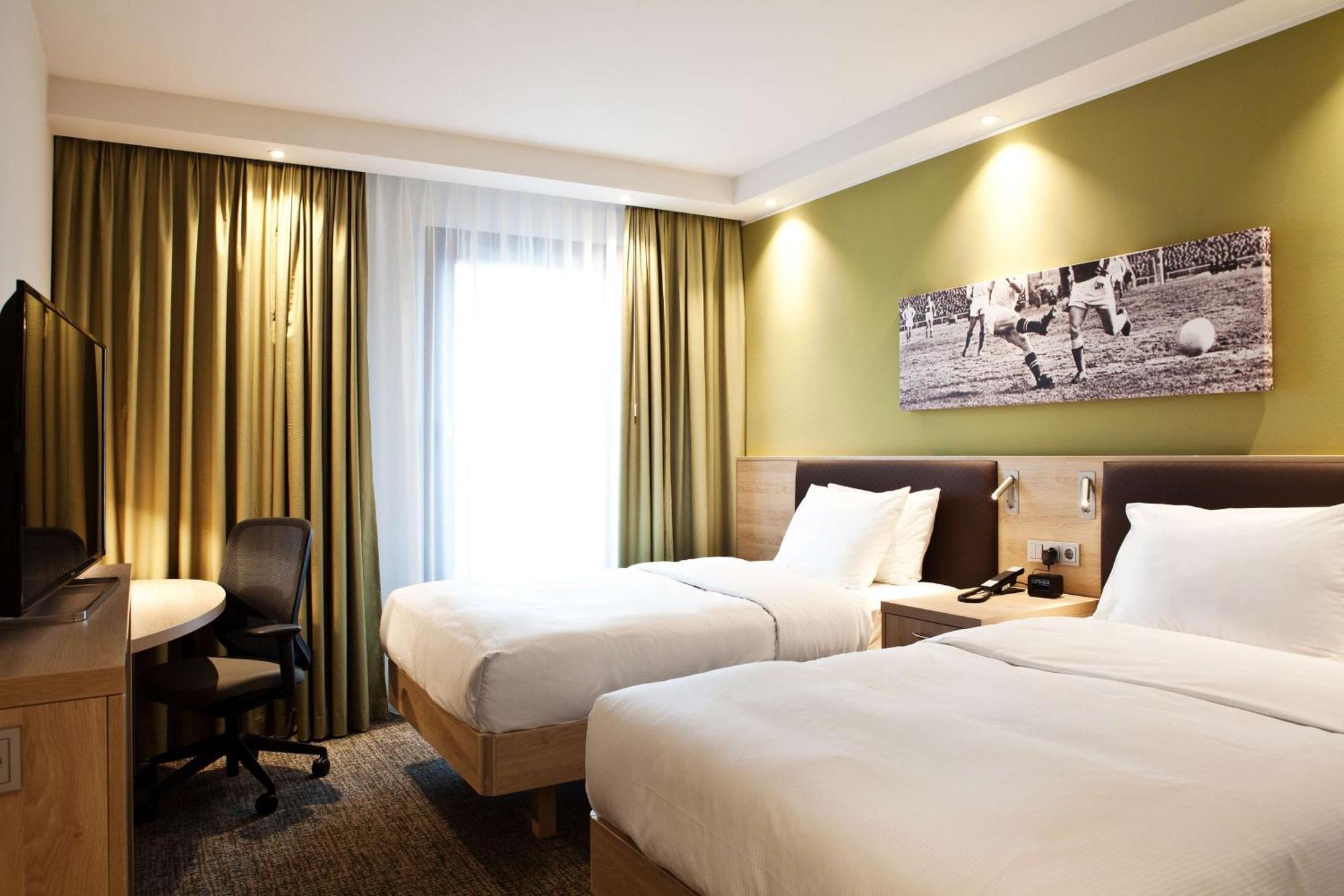 Hampton By Hilton Aachen Tivoli Hotel Bagian luar foto