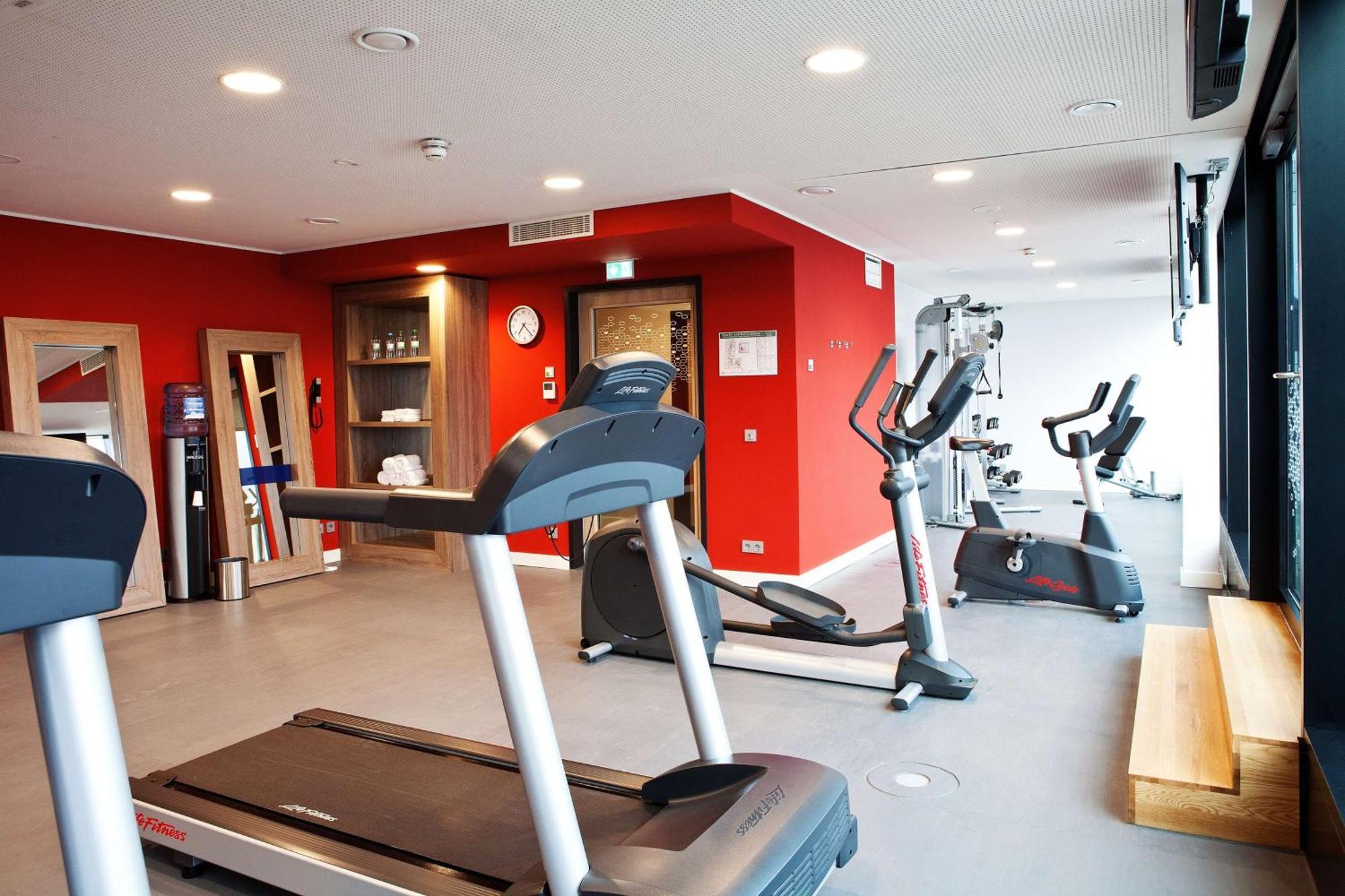 Hampton By Hilton Aachen Tivoli Hotel Bagian luar foto